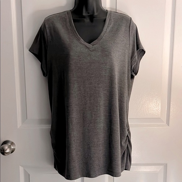 Athletic Works Tops - ATHLETIC WORKS 🏋🏻‍♀️ GRAY V-NECK RUNCHED SIDES TSHIRT Size Women's XXL 2X 20